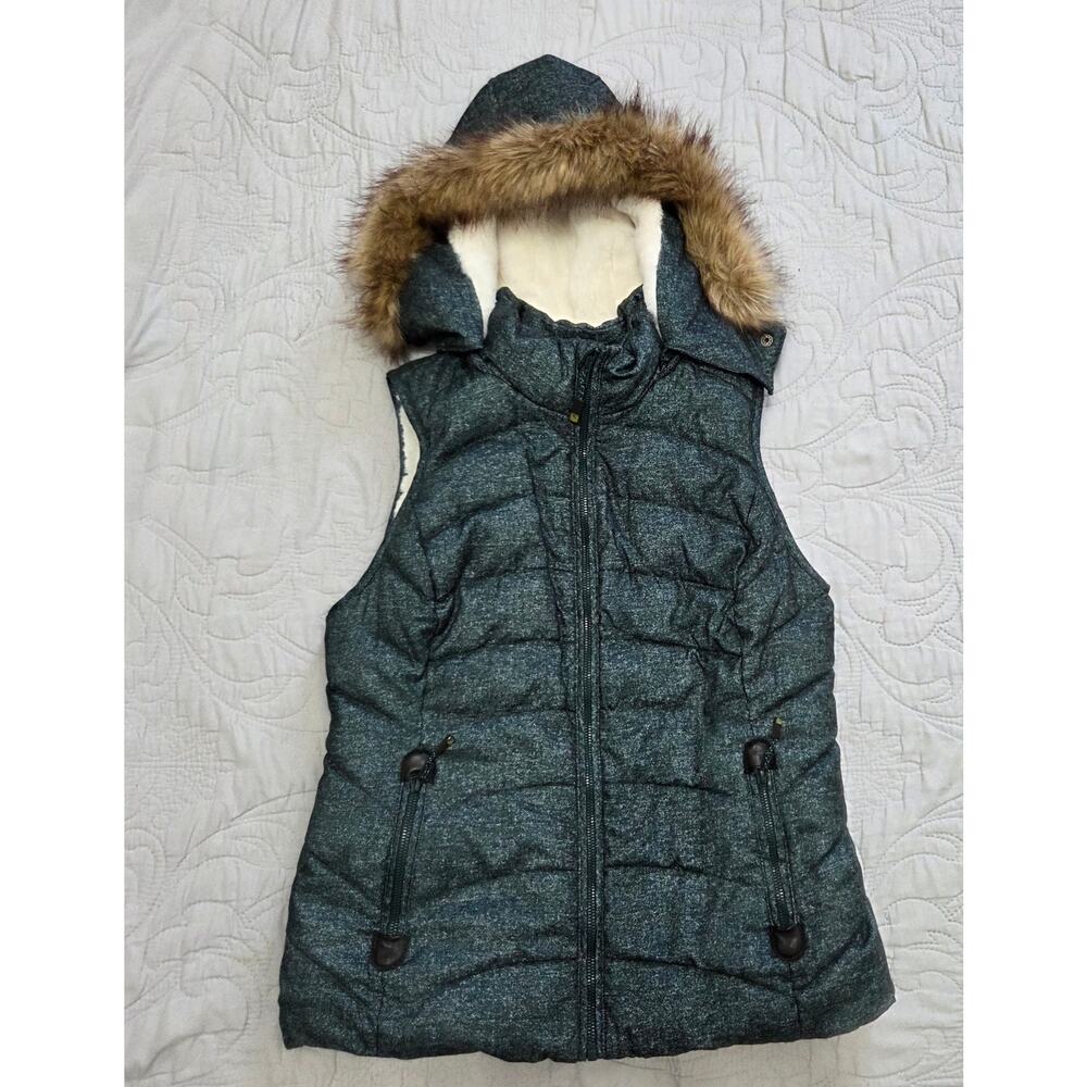 Green Tea Woman's Fur lined Winter Hooded Zip up Green Puffer Vest Size Medium